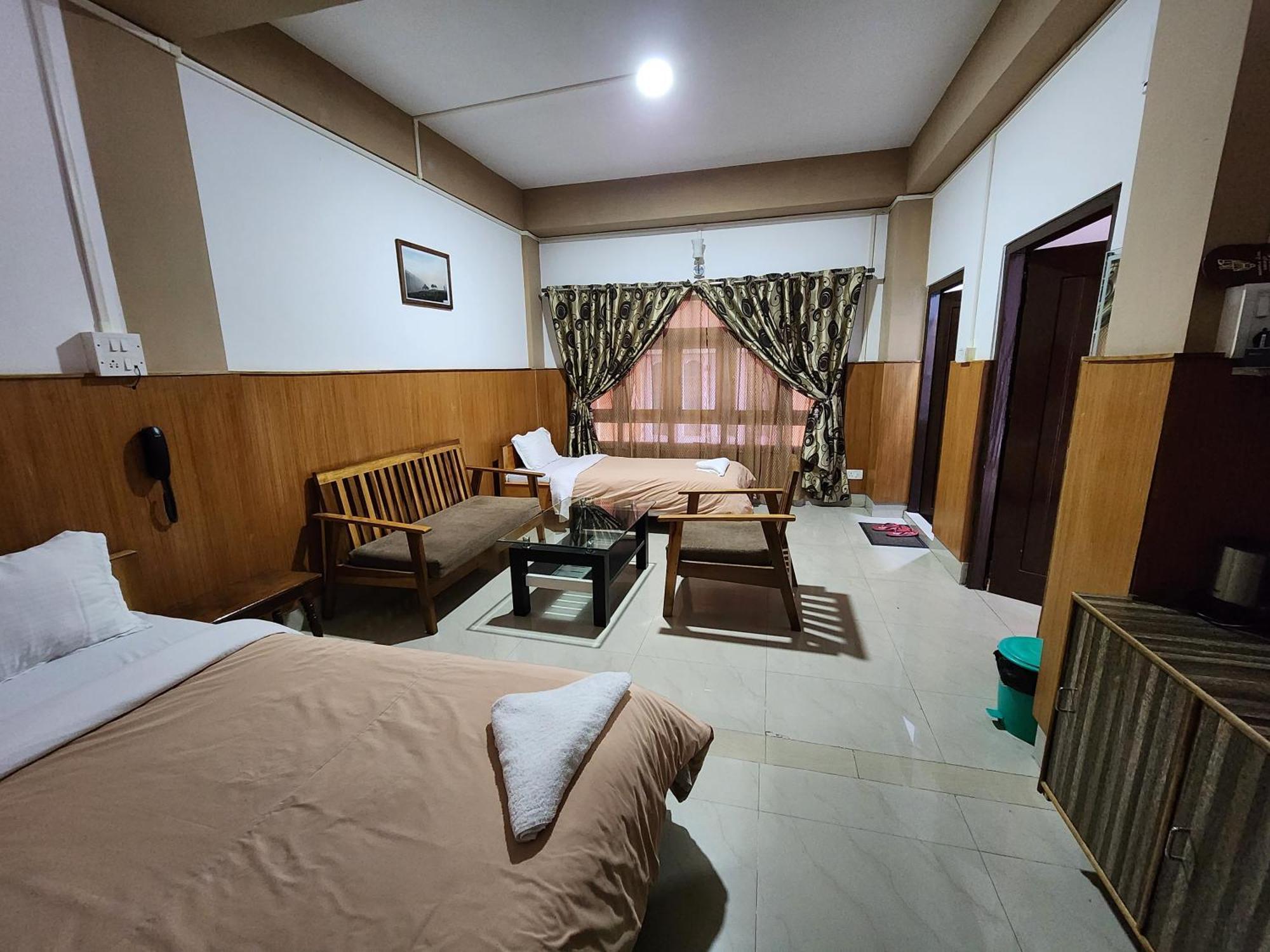 Hotel The Oak Tawang Eksteriør billede